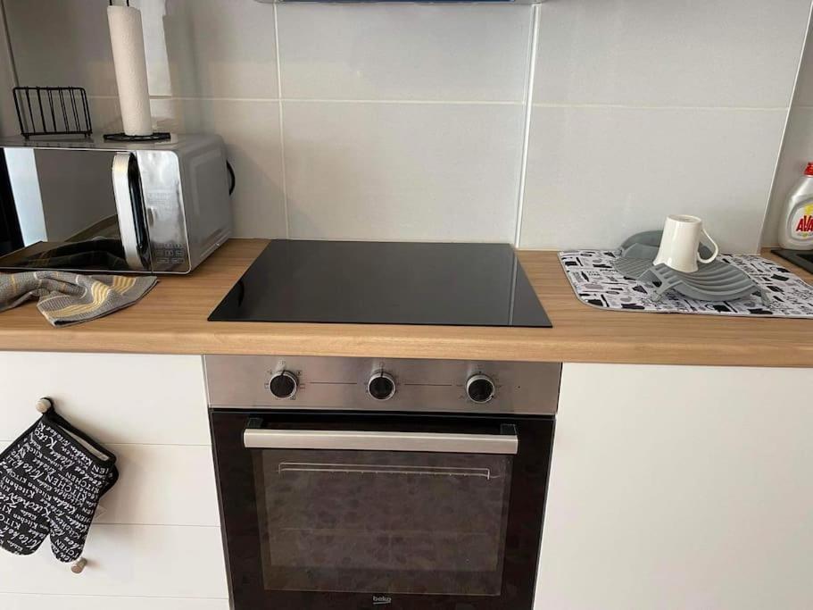 New! Flower Patio House 2 Bdr - Bbq - Wash Machine Lávrion المظهر الخارجي الصورة