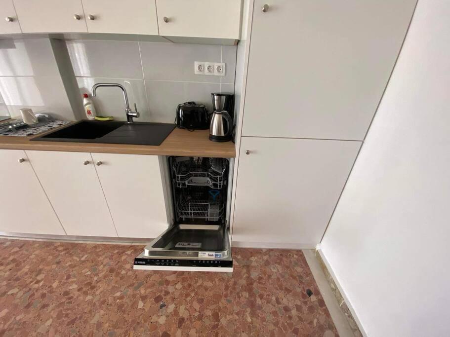 New! Flower Patio House 2 Bdr - Bbq - Wash Machine Lávrion المظهر الخارجي الصورة